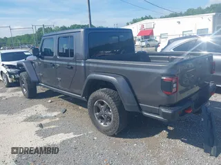 2021 Jeep Gladiator Rubicon z VIN 1C6JJTBG9ML592538, wystawiony jako IAAI lot #42206035 z przebiegiem 37 945 mil mil oraz . Historia ofert i sprzedaży dostępna na DreamBid. Obrazek 3.