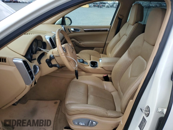 2012 Porsche Cayenne S Hybrid z VIN WP1AE2A27CLA90198, wystawiony jako Copart lot #47354655 z przebiegiem 119 312 mil mil oraz Tytuł czysty. Historia ofert i sprzedaży dostępna na DreamBid. Obrazek 7.