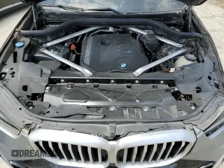 2024 BMW X5 xDrive40i z VIN 5UX23EU07R9T54418, wystawiony jako Copart lot #58960045 z przebiegiem 23 591 mil mil oraz Tytuł czysty. Historia ofert i sprzedaży dostępna na DreamBid. Obrazek 12.