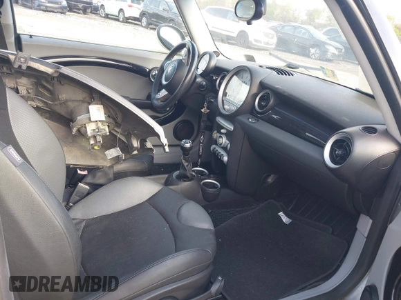 2008 MINI Hardtop S with VIN WMWMF73558TT87605, listed as a IAAI auction lot 41940226 with 113,595 mi miles and . Bid and sale history available at DreamBid. Image 5.