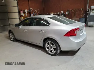 2014 Volvo S60 T5 z VIN YV1612FS9E2278834, wystawiony jako Copart lot #56123805 z przebiegiem 138 038 mil mil oraz Czysty tytuł • Clean title. Historia ofert i sprzedaży dostępna na DreamBid. Obrazek 2.