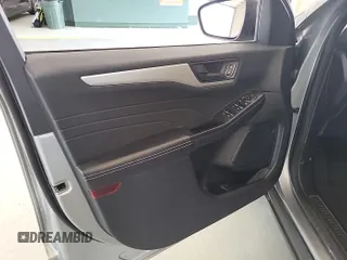 2022 Ford Escape SE z VIN 1FMCU0G61NUB33373, wystawiony jako IAAI lot #42791529 z przebiegiem 56 067 mil mil oraz . Historia ofert i sprzedaży dostępna na DreamBid. Obrazek 21.