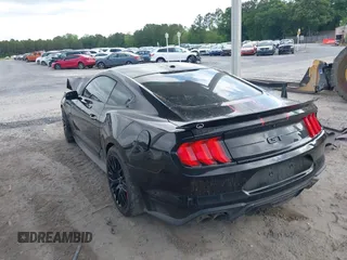 2018 Ford Mustang GT z VIN 1FA6P8CF0J5184418, wystawiony jako IAAI lot #42037264 z przebiegiem 99 679 mil mil oraz . Historia ofert i sprzedaży dostępna na DreamBid. Obrazek 3.