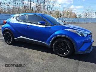 2019 Toyota C-HR XLE z VIN NMTKHMBXXKR081574, wystawiony jako Copart lot #51538735 z przebiegiem 55 345 mil mil oraz Tytuł czysty. Historia ofert i sprzedaży dostępna na DreamBid. Obrazek 4.