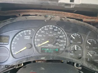 2000 Chevrolet Suburban LT with VIN 3GNFK16T8YG186798, listed as a Copart auction lot 73333444 with 253,866 mi miles and Salvage Title. Bid and sale history available at carsss.com. Image 9.