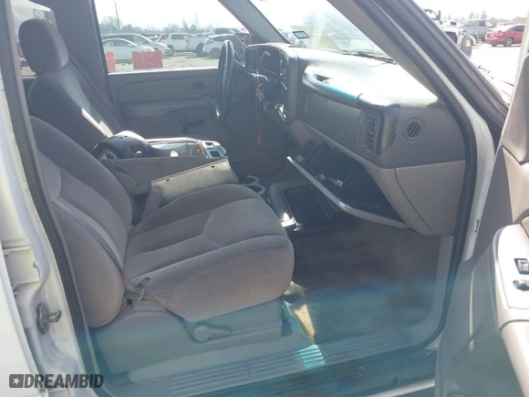 2004 GMC Yukon SLT with VIN 1GKEC13V14J273866, listed as a IAAI auction lot 41512337 with 252,702 mi miles. Bid and sale history available at carsss.com. Image 5.