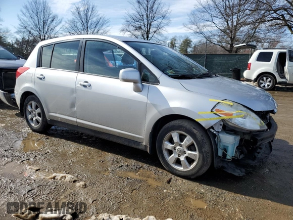 2007 Nissan Versa SL z VIN 3N1BC13E17L414305, wystawiony jako Copart lot #45171315 z przebiegiem 150 291 mil mil oraz Szkoda całkowita • Salvage title. Historia ofert i sprzedaży dostępna na DreamBid. Obrazek 4.