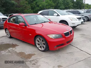 2006 BMW 3 Series 330i z VIN WBAVB33576KR78059, wystawiony jako IAAI lot #42414372 z przebiegiem 81 571 mil mil oraz . Historia ofert i sprzedaży dostępna na DreamBid. Obrazek 1.