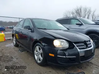 2009 Volkswagen Jetta Sedan SE with VIN 3VWRM71K39M061922, listed as a IAAI auction lot 41833902 with 207,905 mi miles. Bid and sale history available at carsss.com. Image 1.