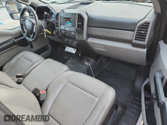 2017 Ford F-250 XL z VIN 1FTBF2A67HEE17619, wystawiony jako Copart lot #62890205 z przebiegiem 149 123 mil mil oraz Szkoda całkowita • Salvage title. Historia ofert i sprzedaży dostępna na DreamBid. Obrazek 8.