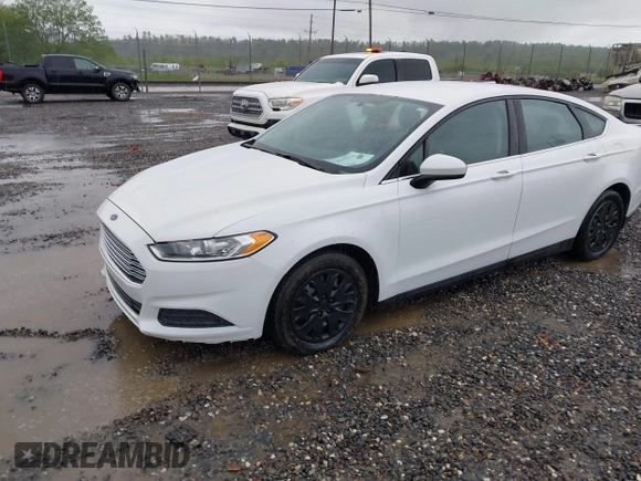 2013 Ford Fusion S with VIN 3FA6P0G76DR211501, listed as a IAAI auction lot 42095275 with 205,716 mi miles. Bid and sale history available at carsss.com. Image 2.