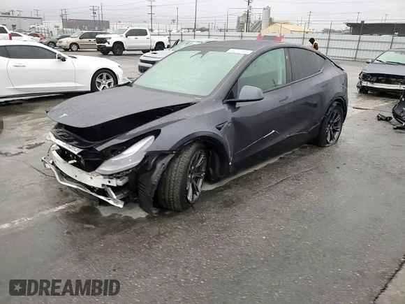 2024 Tesla Model Y with VIN 7SAYGDED1RF098054, listed as a Copart auction lot 44072195 with 16,085 mi miles and Salvage Title. Bid and sale history available at DreamBid. Image 10.