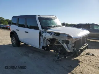 2023 Ford Bronco z VIN 1FMEE5BP7PLC16799, wystawiony jako Copart lot #57847955 z przebiegiem 11 980 mil mil oraz Czysty tytuł • Clean title. Historia ofert i sprzedaży dostępna na DreamBid. Obrazek 4.