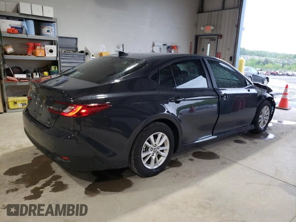 2025 Toyota Camry LE z VIN 4T1DAACK9SU506208, wystawiony jako Copart lot #56706605 z przebiegiem 17 651 mil mil oraz Szkoda całkowita • Salvage title. Historia ofert i sprzedaży dostępna na DreamBid. Obrazek 3.