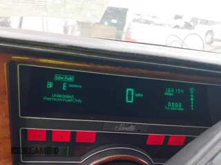 1991 Cadillac Seville z VIN 1G6KS53B2MU813855, wystawiony jako IAAI lot #42425470 z przebiegiem 168 194 mil mil oraz . Historia ofert i sprzedaży dostępna na DreamBid. Obrazek 7.