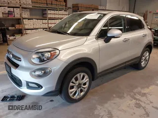 2016 FIAT 500X Lounge z VIN ZFBCFYDT0GP332060, wystawiony jako IAAI lot #42837184 z przebiegiem 159 804 mil mil oraz . Historia ofert i sprzedaży dostępna na DreamBid. Obrazek 18.