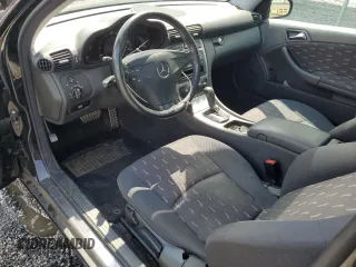 2004 Mercedes-Benz C 230 Kompressor z VIN WDBRN40J64A602392, wystawiony jako Copart lot #60058975 z przebiegiem Nie podano mil oraz Szkoda całkowita • Salvage title. Historia ofert i sprzedaży dostępna na DreamBid. Obrazek 8.