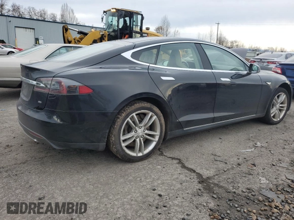 2014 Tesla Model S 60 with VIN 5YJSA1H18EFP45810, listed as a Copart auction lot 86313244 with Not Provided miles and Salvage Title. Bid and sale history available at DreamBid. Image 3.