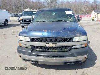 2002 Chevrolet Silverado 2500HD LS with VIN 1GCHK23U52F128404, listed as a IAAI auction lot 42079138 with 153,613 mi miles. Bid and sale history available at carsss.com. Image 6.
