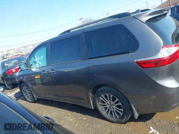 2019 Toyota Sienna XLE Auto Access Seat with VIN 5TDYZ3DC5KS014278, listed as a IAAI auction lot 41767187 with 59,444 mi miles. Bid and sale history available at carsss.com. Image 14.
