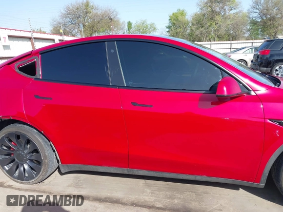 2022 Tesla Model Y Performance z VIN 7SAYGDEF0NF518740, wystawiony jako IAAI lot #41785358 z przebiegiem 50 692 mil mil oraz . Historia ofert i sprzedaży dostępna na DreamBid. Obrazek 14.