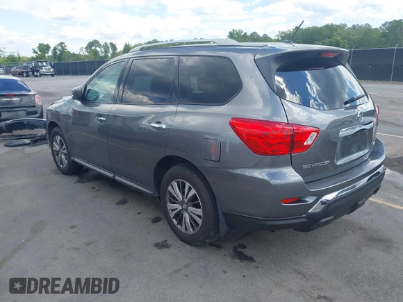 2018 Nissan Pathfinder S z VIN 5N1DR2MM9JC614833, wystawiony jako IAAI lot #42166948 z przebiegiem 157 647 mil mil oraz . Historia ofert i sprzedaży dostępna na DreamBid. Obrazek 3.