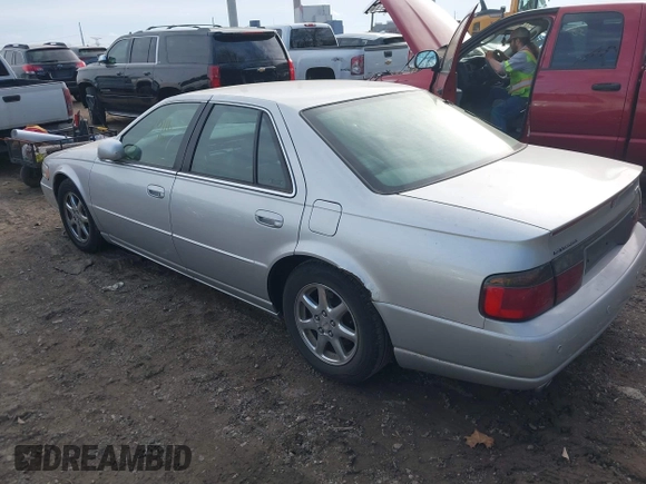 2002 Cadillac Seville Touring STS z VIN 1G6KY54902U102873, wystawiony jako IAAI lot #39710788 z przebiegiem 120 116 mil mil oraz . Historia ofert i sprzedaży dostępna na DreamBid. Obrazek 3.