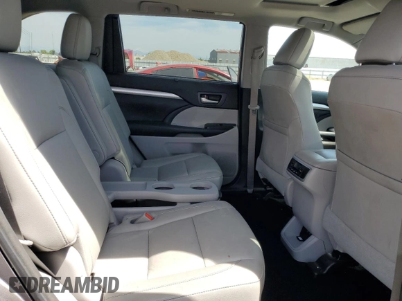 2018 Toyota Highlander SE with VIN 5TDJZRFH1JS523764, listed as a Copart auction lot 58576615 with 55,313 mi miles and Salvage title. Bid and sale history available at DreamBid. Image 11.