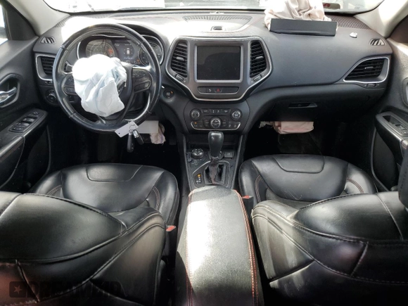 2019 Jeep Cherokee Trailhawk Elite with VIN 1C4PJMBX2KD112355, listed as a Copart auction lot 88948135 with 130,136 mi miles and Salvage Title. Bid and sale history available at carsss.com. Image 8.