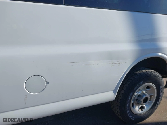 2019 Chevrolet Express Passenger LT with VIN 1GAZGPFG8K1212330, listed as a IAAI auction lot 41252884 with 61,605 mi miles. Bid and sale history available at carsss.com. Image 17.