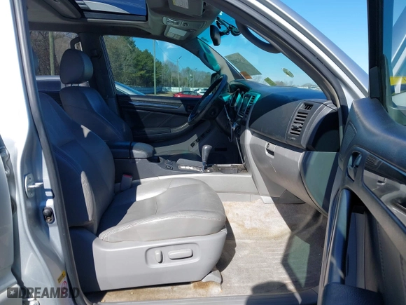 2004 Toyota 4Runner Limited with VIN JTEBU17R740036034, listed as a IAAI auction lot 41587335 with 199,884 mi miles. Bid and sale history available at carsss.com. Image 5.