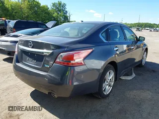 2013 Nissan Altima SV with VIN 1N4AL3AP9DC121130, listed as a IAAI auction lot 42204756 with 162,240 mi miles and . Bid and sale history available at carsss.com. Image 4.