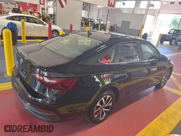 2024 Volkswagen Jetta S с VIN 3VW5M7BU2RM079505, выставлен на аукционе IAAI как лот 42808841 с пробегом 21 446 миль миль и . История ставок и продаж доступна на DreamBid. Изображение 9.