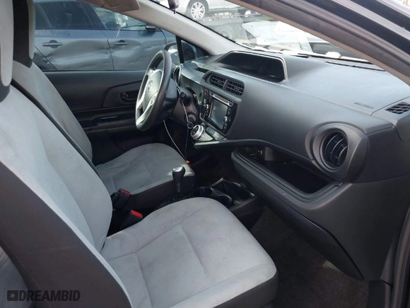 2015 Toyota Prius c One with VIN JTDKDTB3XF1585940, listed as a IAAI auction lot 41263863 with 267,841 mi miles. Bid and sale history available at carsss.com. Image 5.