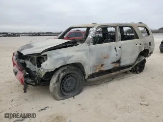 2024 Toyota 4Runner SR5 Premium with VIN JTENU5JR9R6238231, listed as a Copart auction lot 46071025 with 0 mi miles and Non Repairable. Bid and sale history available at carsss.com. Image 1.