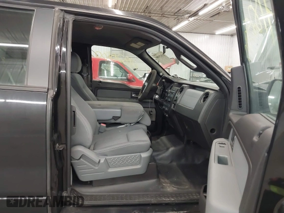 2013 Ford F-150 XL with VIN 1FTFX1EFXDFC65519, listed as a IAAI auction lot 41825180 with 130,817 mi miles. Bid and sale history available at carsss.com. Image 5.