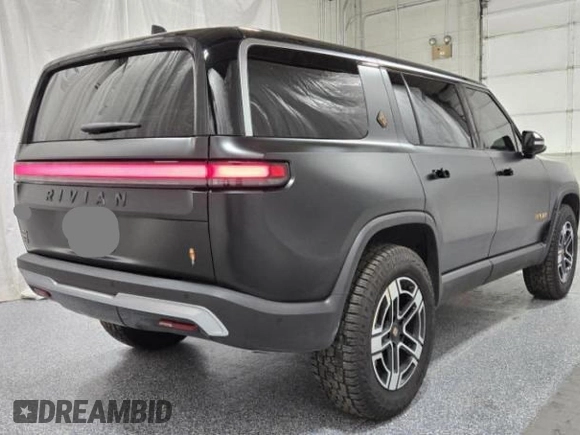 2023 Rivian R1S Launch Edition with VIN 7PDSGABL2PN020404, listed as a Copart auction lot 81428984 with 128 mi miles and Clean Title. Bid and sale history available at carsss.com. Image 4.