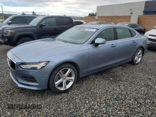 2018 Volvo S90 Momentum with VIN LVY982MK5JP026876, listed as a Copart auction lot 48429775 with 57,325 mi miles and Salvage Title. Bid and sale history available at carsss.com. Image 1.