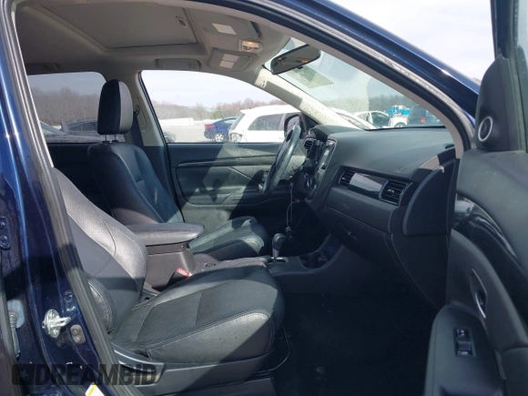 2016 Mitsubishi Outlander SE with VIN JA4AZ3A32GZ064867, listed as a IAAI auction lot 41599000 with 113,159 mi miles and . Bid and sale history available at DreamBid. Image 5.