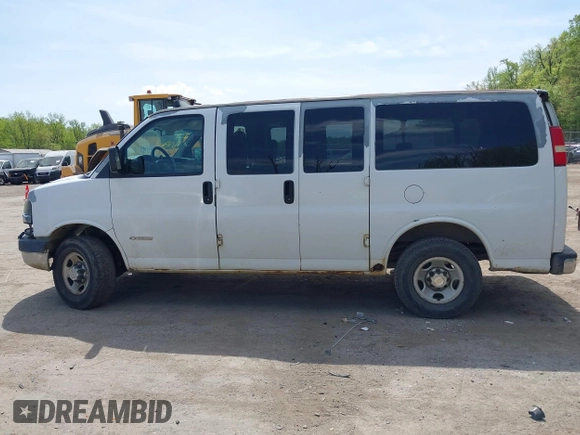 2005 Chevrolet Express Passenger with VIN 1GAHG35U051181753, listed as a IAAI auction lot 42074333 with 335,090 mi miles and . Bid and sale history available at DreamBid. Image 14.