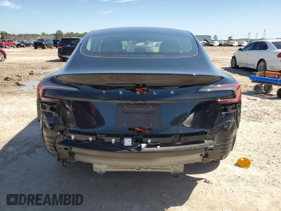 2024 Tesla Model 3 z VIN 5YJ3E1EA3RF872810, wystawiony jako Copart lot #46871445 z przebiegiem 2 725 mil mil oraz Szkoda całkowita • Salvage title. Historia ofert i sprzedaży dostępna na DreamBid. Obrazek 6.