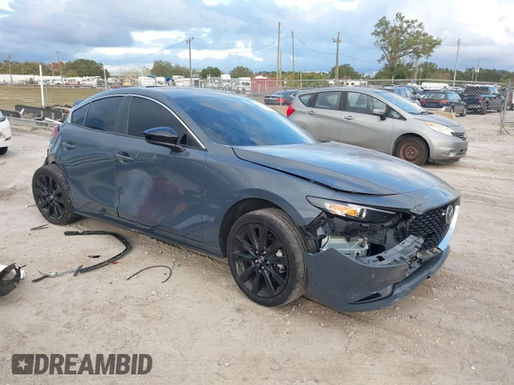 2022 Mazda 3 Carbon Edition z VIN JM1BPACL2N1509492, wystawiony jako IAAI lot #41198183 z przebiegiem Nie podano mil oraz . Historia ofert i sprzedaży dostępna na DreamBid. Obrazek 1.