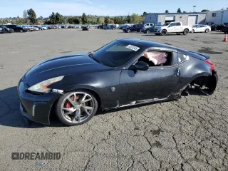 2013 Nissan 370Z z VIN JN1AZ4EH0DM383813, wystawiony jako Copart lot #52033345 z przebiegiem 76 518 mil mil oraz Szkoda całkowita • Salvage title. Historia ofert i sprzedaży dostępna na DreamBid. Obrazek 1.