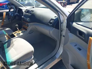 2008 Toyota Highlander Hybrid with VIN JTEEW41A882023721, listed as a IAAI auction lot 41803255 with 183,646 mi miles. Bid and sale history available at carsss.com. Image 5.