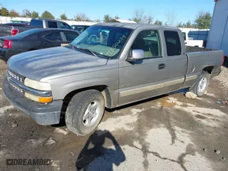 2000 Chevrolet Silverado 1500 LS with VIN 2GCEC19T2Y1199939, listed as a IAAI auction lot 41350239 with 321,613 mi miles. Bid and sale history available at carsss.com. Image 2.