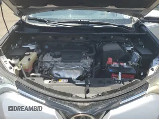 2018 Toyota RAV4 XLE z VIN JTMWFREV6JJ175916, wystawiony jako Copart lot #57239285 z przebiegiem 118 001 mil mil oraz Nie do naprawy • Non repairable. Historia ofert i sprzedaży dostępna na DreamBid. Obrazek 12.