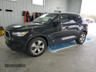2021 Volvo XC40 Momentum z VIN YV4AC2HK8M2581963, wystawiony jako Copart lot #54700415 z przebiegiem 91 795 mil mil oraz Tytuł czysty. Historia ofert i sprzedaży dostępna na DreamBid. Obrazek 1.