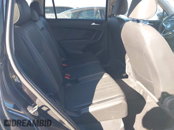 2023 Volkswagen Tiguan SE z VIN 3VVMB7AX7PM032629, wystawiony jako IAAI lot #41441468 z przebiegiem 52 518 mil mil oraz . Historia ofert i sprzedaży dostępna na DreamBid. Obrazek 8.