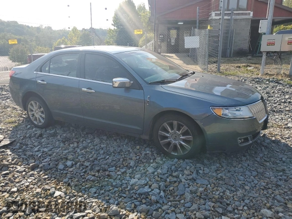 2012 Lincoln MKZ z VIN 3LNHL2GCXCR827302, wystawiony jako Copart lot #70519604 z przebiegiem 150 416 mil mil oraz Szkoda całkowita • Salvage title. Historia ofert i sprzedaży dostępna na DreamBid. Obrazek 4.