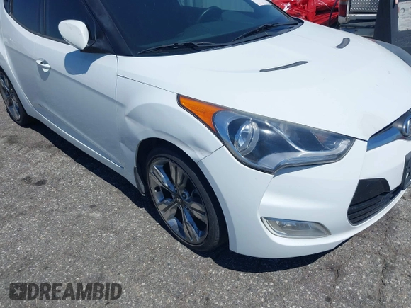 2015 Hyundai Veloster z VIN KMHTC6AD5FU231224, wystawiony jako IAAI lot #41944186 z przebiegiem 103 124 mil mil oraz . Historia ofert i sprzedaży dostępna na DreamBid. Obrazek 6.